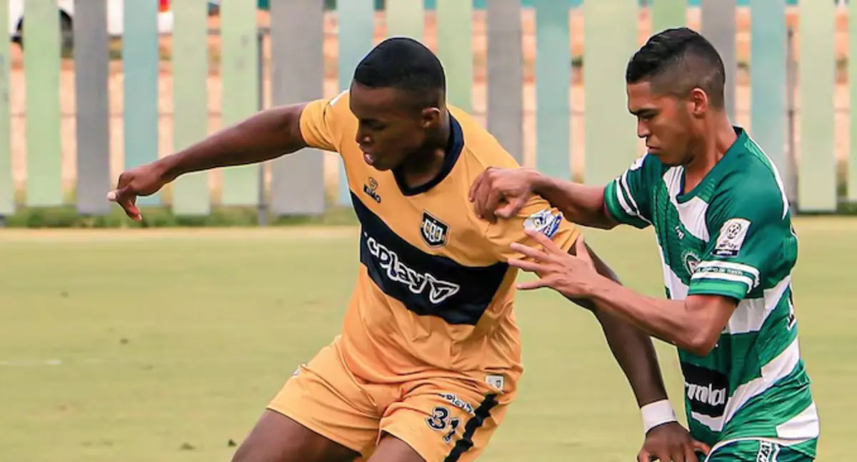 Oswaldo Balanta, à esquerda