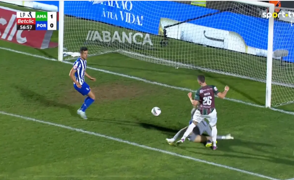 Imagem de contexto do artigo Tribunal O JOGO | Bem assinalado penálti de Cláudio Ramos sobre Bucca?