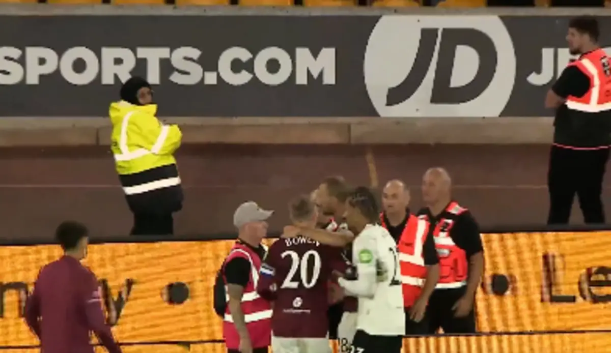 Imagem de contexto do artigo Capitão do West Ham perde a cabeça após eliminação da taça da Liga inglesa