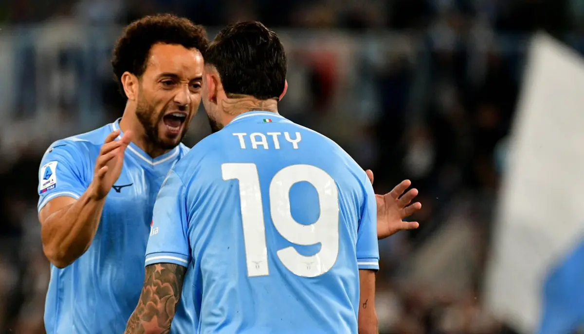 Taty Castellanos, de costas