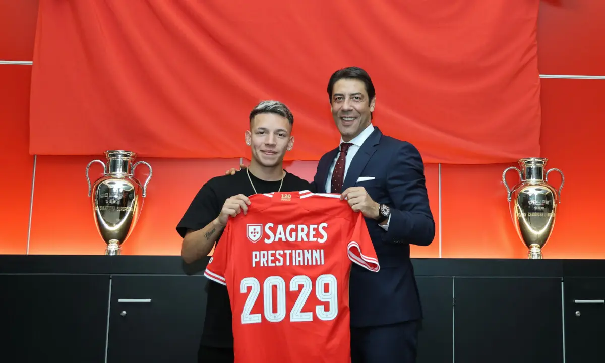 Prestianni e Rui Costa (créditos: Benfica)