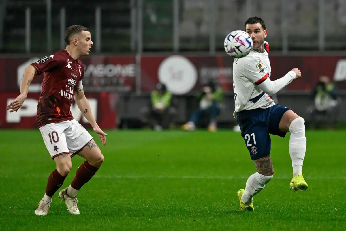 Lucas Hernández, à direita