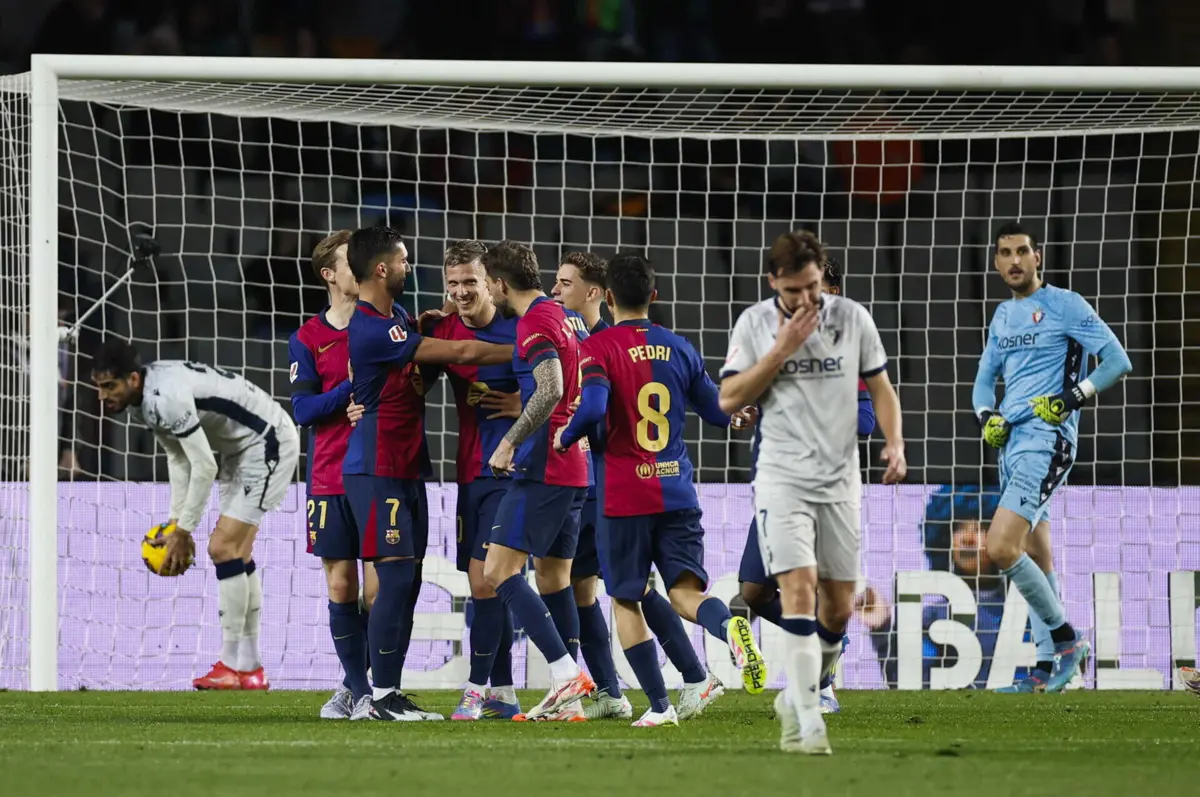 Barcelona festeja golo contra o Osasuna (créditos: EPA)