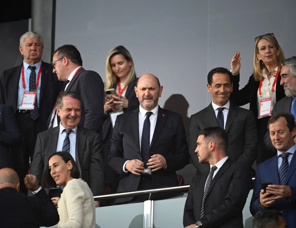 Rafael Louzán, ao centro (Créditos: AFP)