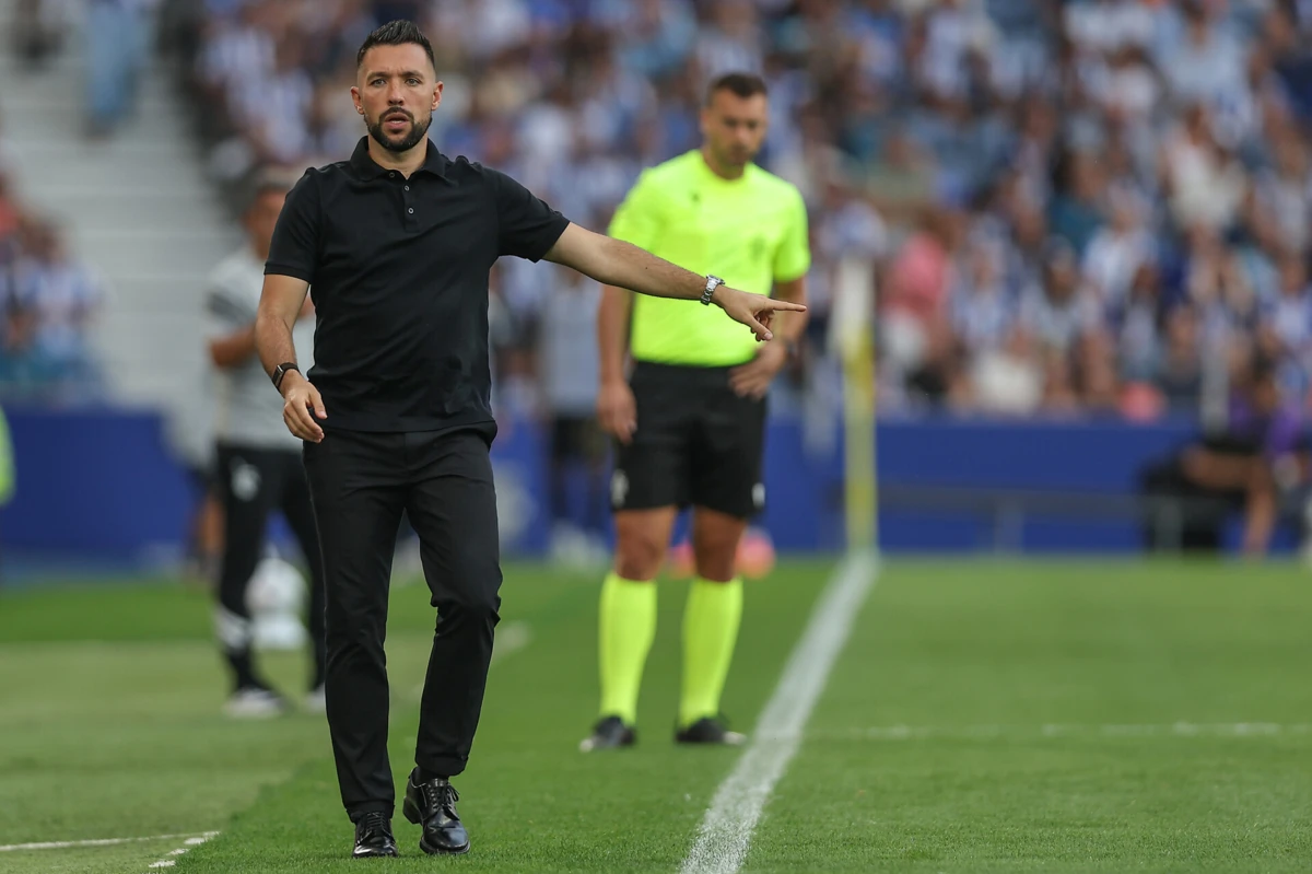 Imagem de contexto do artigo Farioli: "Não é em dois meses que ficamos todos com 1,95m, loiros e de olhos azuis"