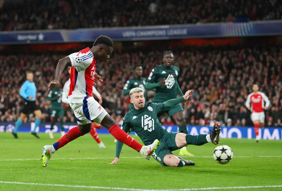 Imagem de contexto do artigo Bis e assistência de Bukayo Saka no Arsenal-Mónaco. Veja o resumo