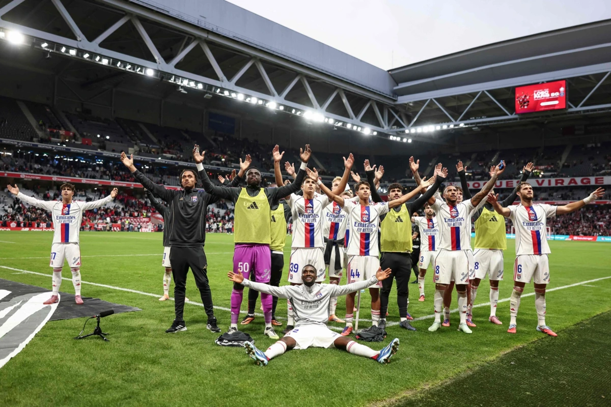 Lyon festeja com os adeptos
