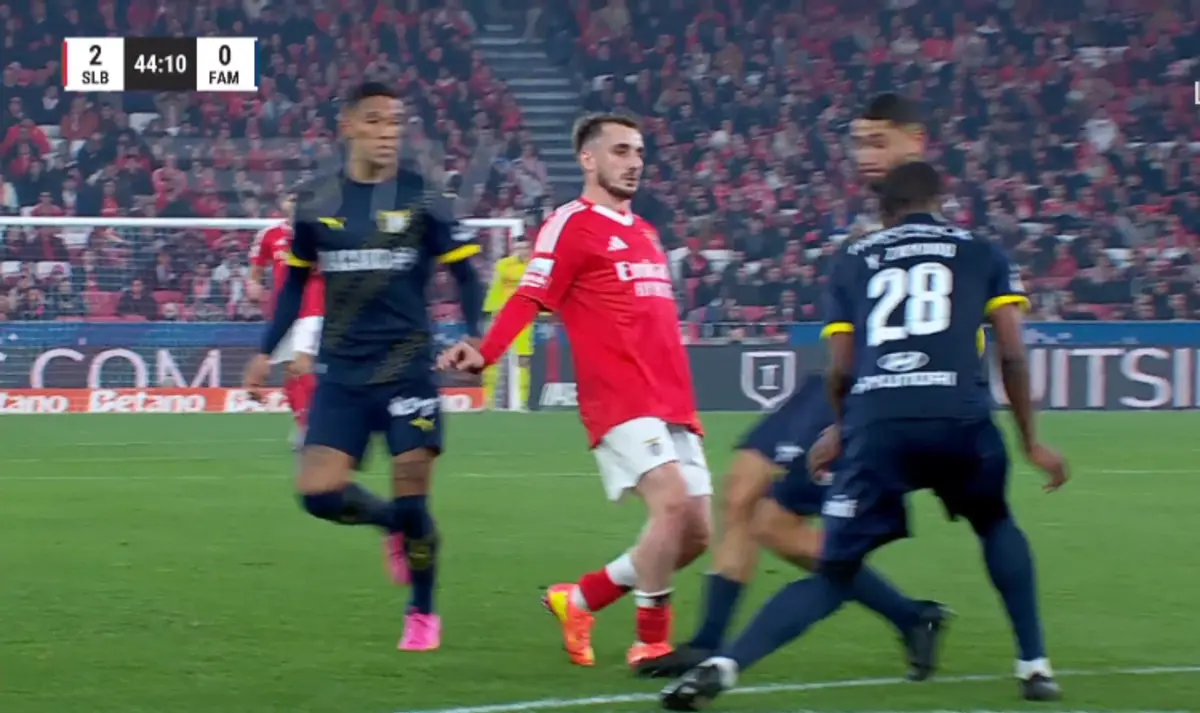 Imagem de contexto do artigo Tribunal O JOGO | Zaydou Youssouf jogou a bola com o braço? Era penálti?