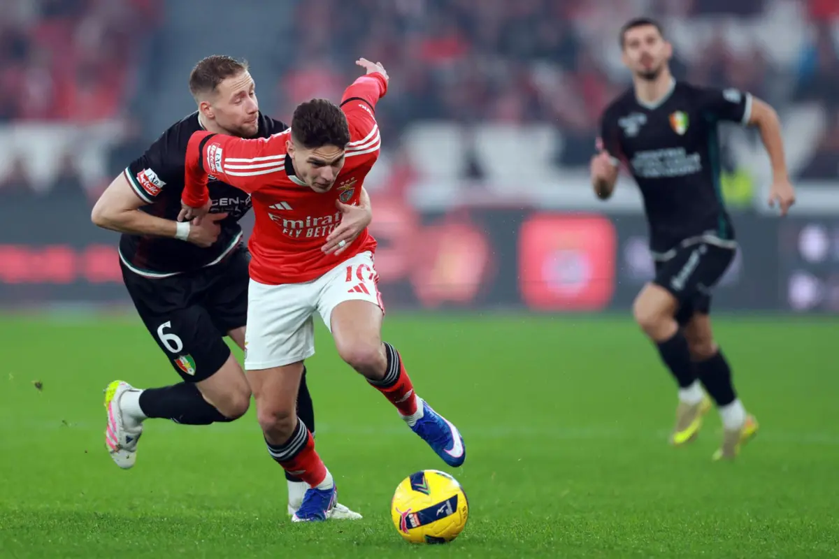 Sudakov tenta fugir à marcação