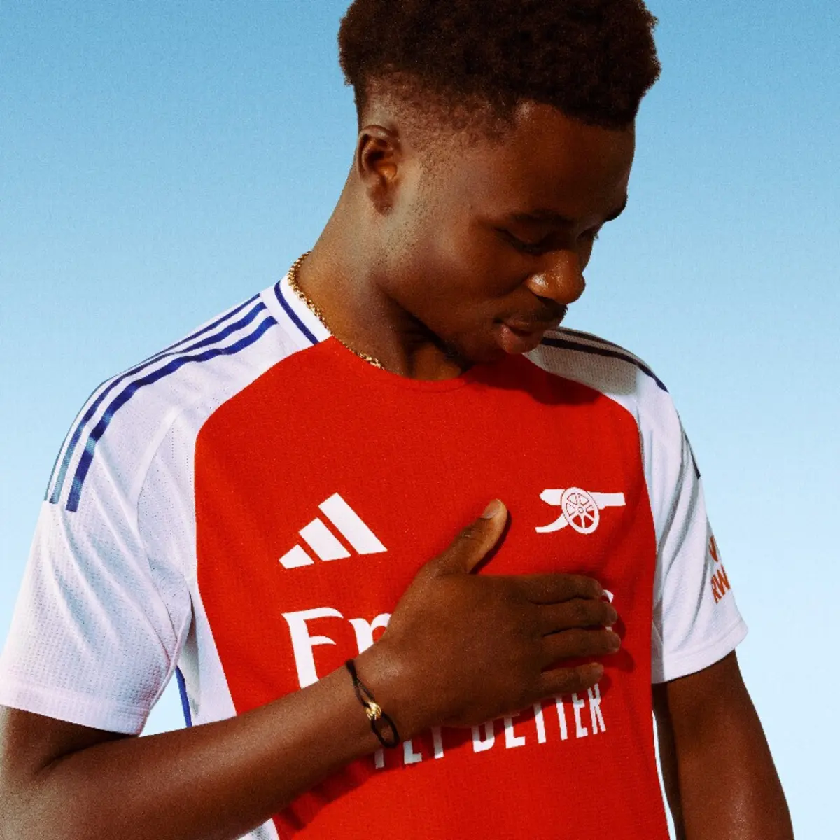 Imagem de contexto do artigo Arsenal lança equipamento principal para 2024/25. Veja as imagens