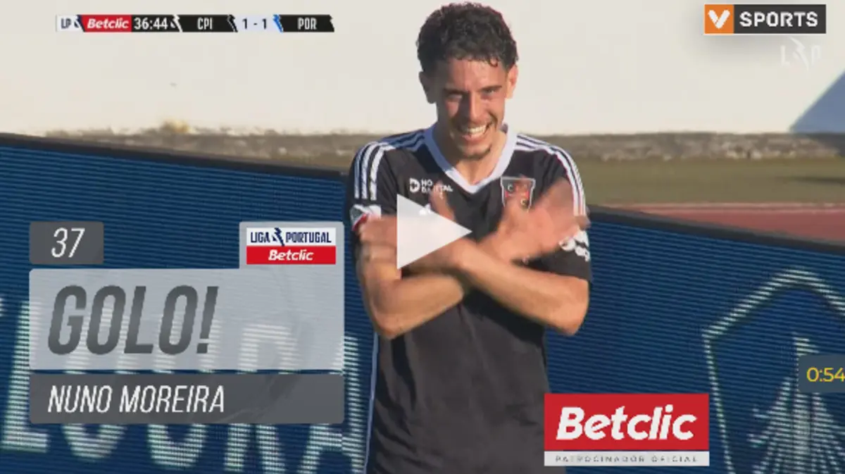 Imagem de contexto do artigo Nuno Moreira responde a Galeno e empata o Casa Pia-FC Porto