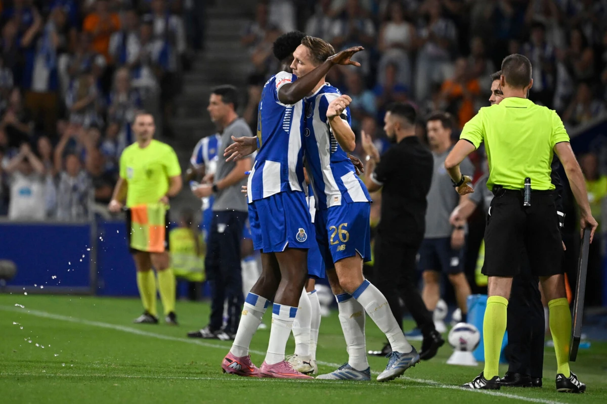 Samu e Luuk de Jong (Créditos: AFP)