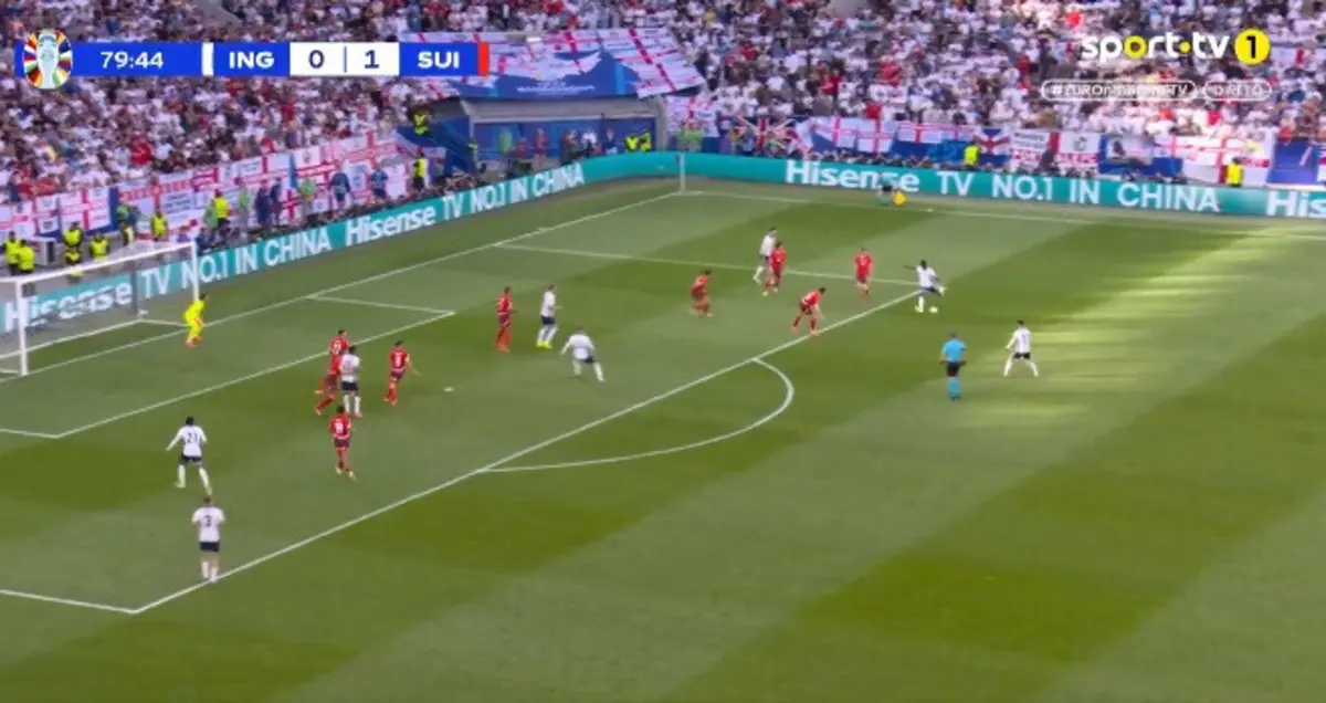 Golo de Saka (créditos: AFP)