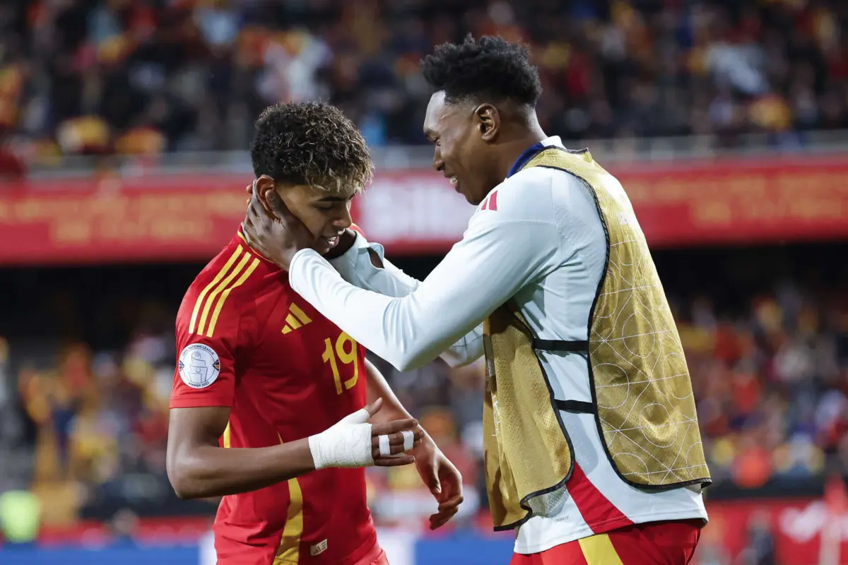 Lamine Yamal e Samu (créditos: EPA)