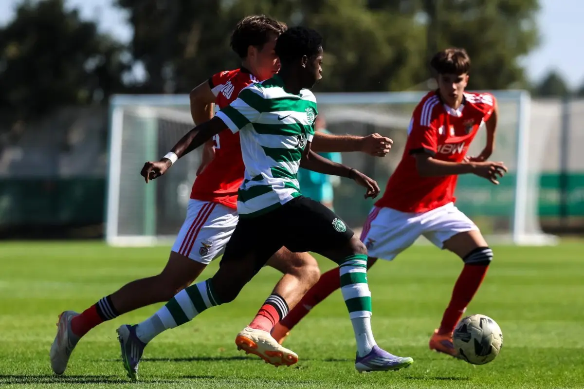 Imagem de contexto do artigo Benfica vence no terreno do Sporting para o campeonato de juniores