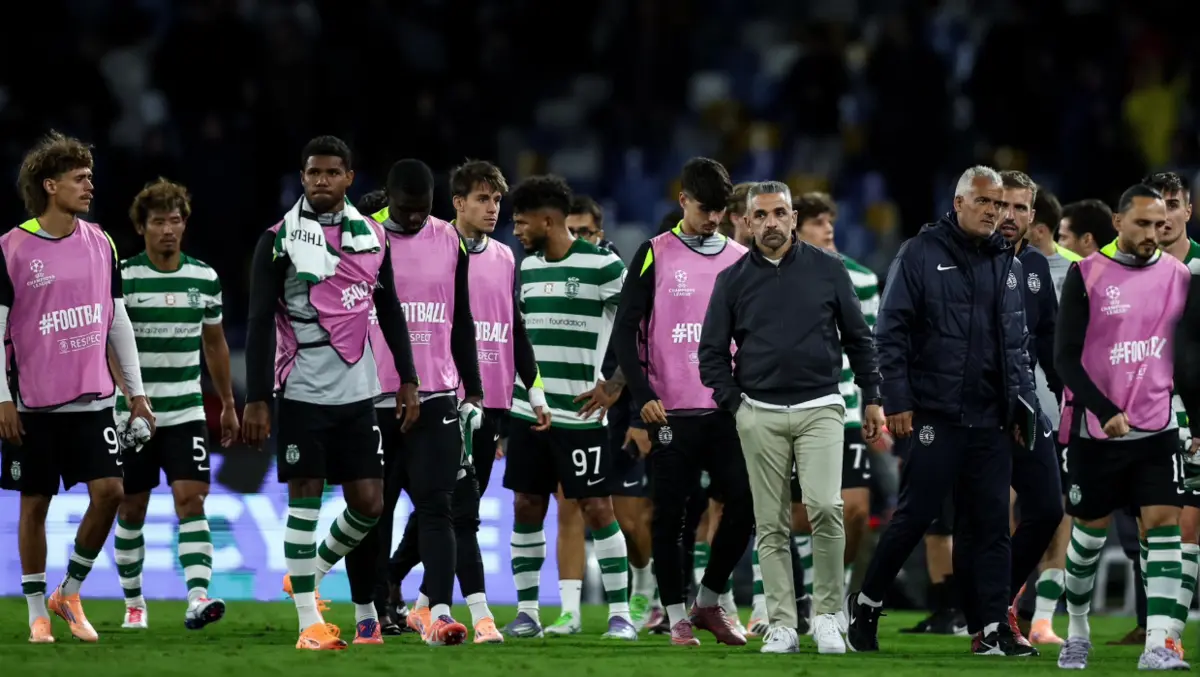Rui Borges e os jogadores após o jogo de Nápoles