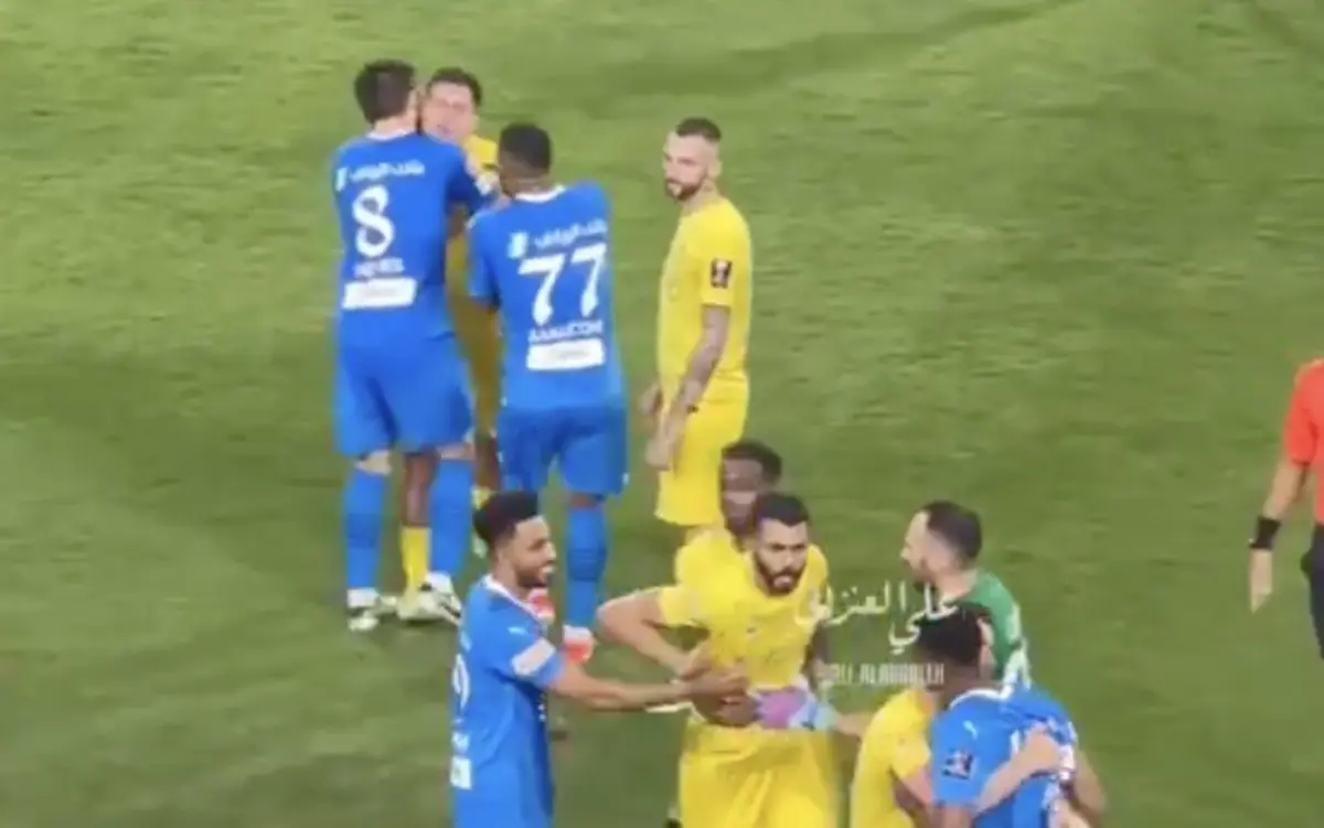 Imagem de contexto do artigo Ainda a expulsão de Ronaldo: Brozovic deu pontapé e Otávio acabou afastado por Rúben Neves