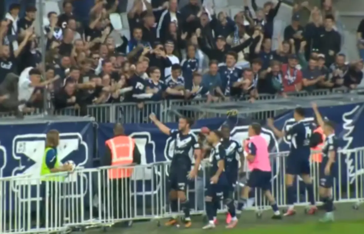 Imagem de contexto do artigo Andy Carroll estreia-se na quarta divisão, bisa e empata para o Bórdeus aos 88 minutos