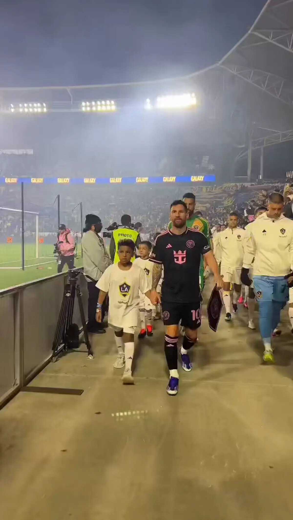 Imagem de contexto do artigo Filho de Kim Kardashian e Kanye West entrou em campo ao lado de Messi: "A viver um sonho"