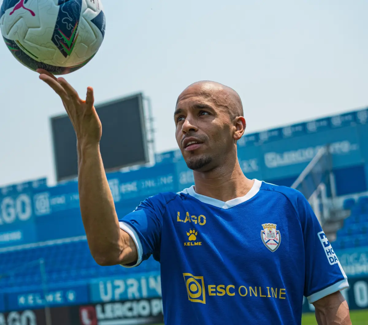 Imagem de contexto do artigo Ayoub Abou reforça o meio-campo do Feirense
