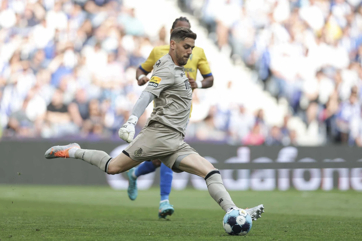 Cláudio Ramos vai continuar no FC Porto