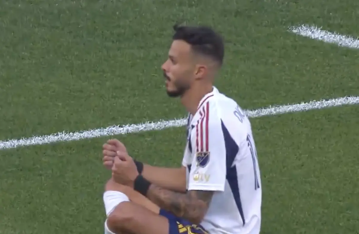 Imagem de contexto do artigo Diogo Gonçalves marcou e dedicou a Diogo Jota. Assista ao festejo