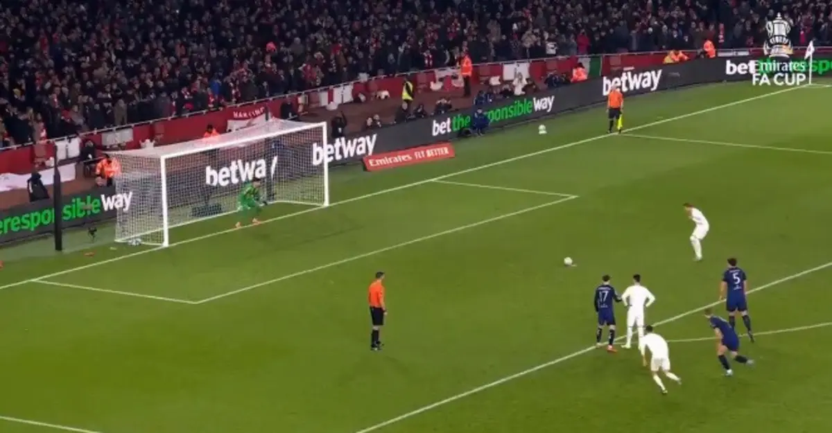 Imagem de contexto do artigo Arsenal-United: Bayindir defende penálti de Odegaard e nega reviravolta