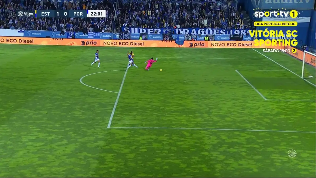 Imagem de contexto do artigo Estoril-FC Porto: Cassiano foge em velocidade e abre o marcador. Veja o golo