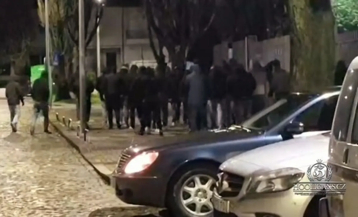 Alegados "casuals" do FC Porto (créditos: X/@hooliganscz1999)