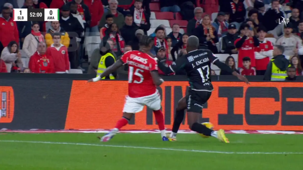 Imagem de contexto do artigo Tribunal O JOGO | Penálti por falta de Encada sobre Sidny foi bem assinalado?