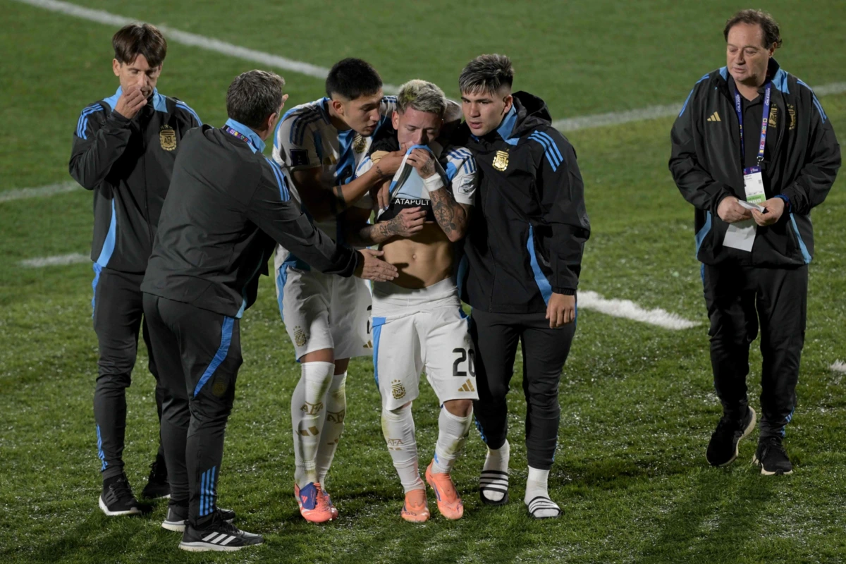 Gianluca Prestianni , ao meio