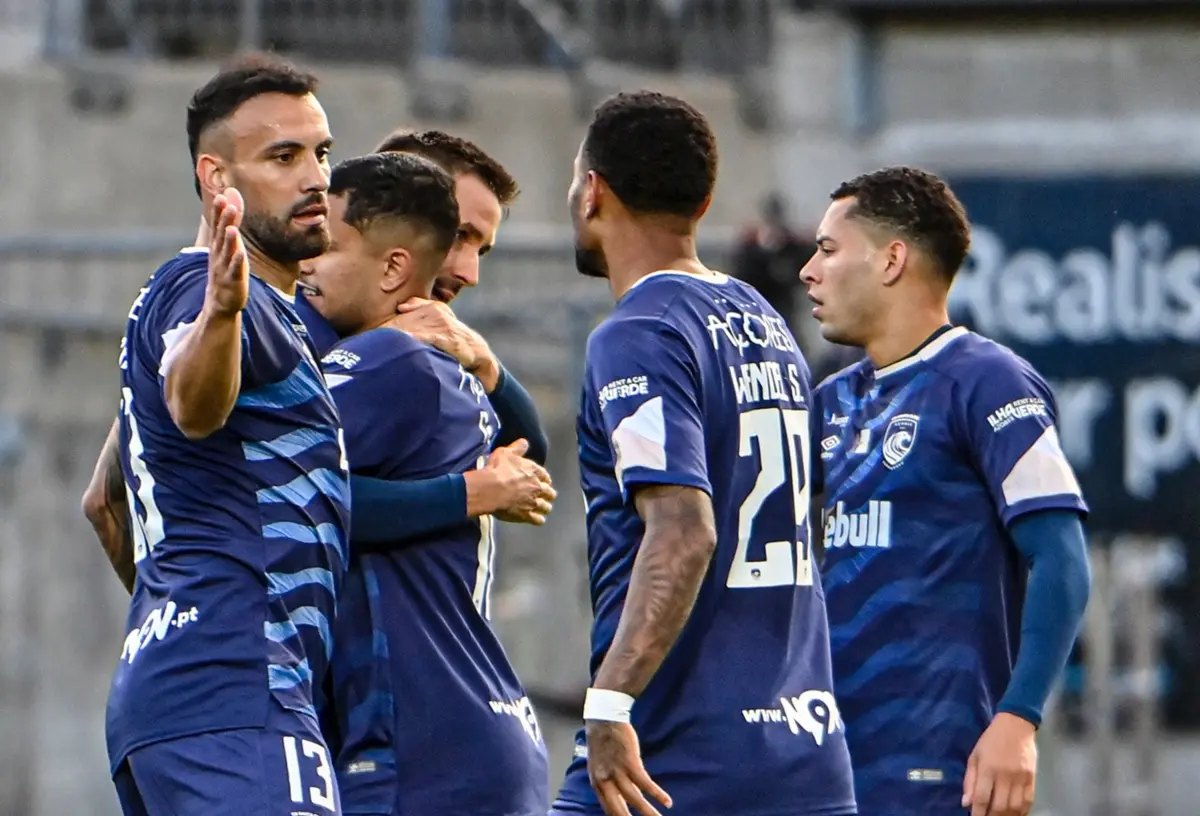 Imagem de contexto do artigo Liga Conferência: Santa Clara vence confortavelmente o Larne na Irlanda do Norte