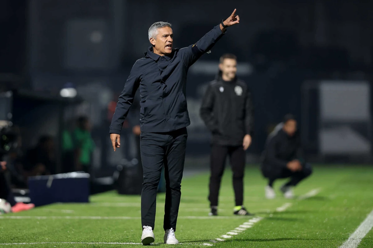 Imagem de contexto do artigo Dois nomes em cima da mesa para suceder a Armando Evangelista no Famalicão