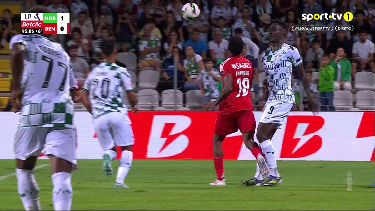 Imagem de contexto do artigo Benfica empata com o Moreirense no tempo extra com penálti polémico. Ora veja