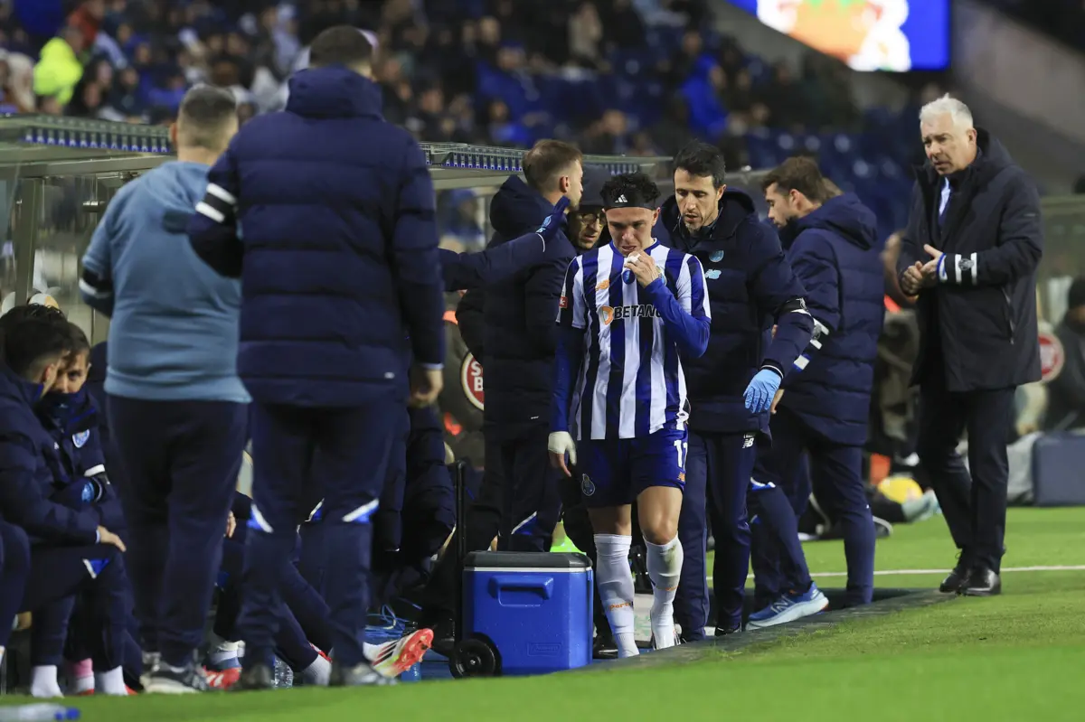 Pepê saiu lesionado frente ao V. Guimarães (Créditos: EPA)