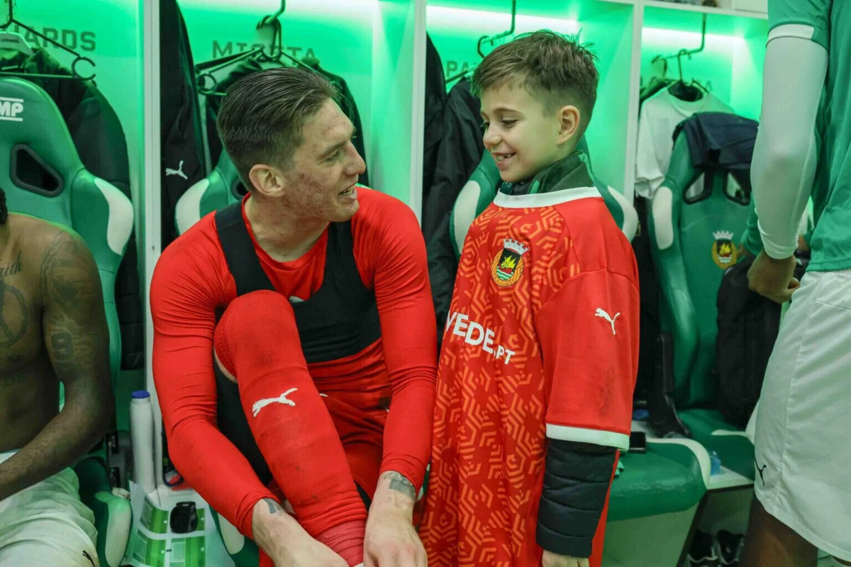 Imagem de contexto do artigo Rio Ave recorda: superação do pequeno Aleks Rukat, a amizade com Miszta e o emocionante reencontro