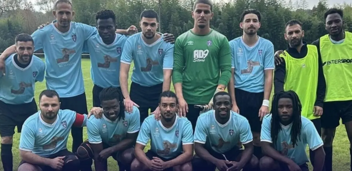 Imagem de contexto do artigo Entrada de pés juntos contra o árbitro, em França, deu 30 anos de suspensão