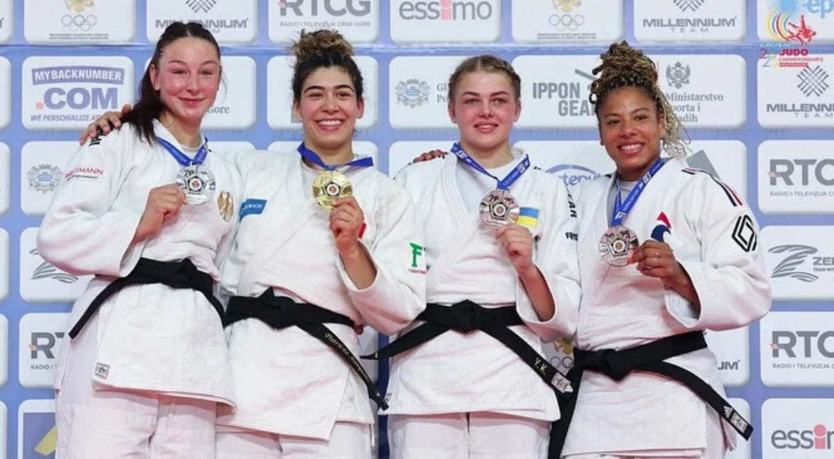Patrícia Sampaio com medalha de ouro (créditos: FPJ)