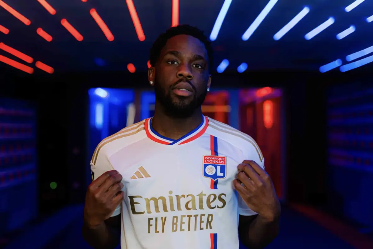 Imagem de contexto do artigo Mangala no Lyon até ao final da temporada por empréstimo do Nottingham Forest