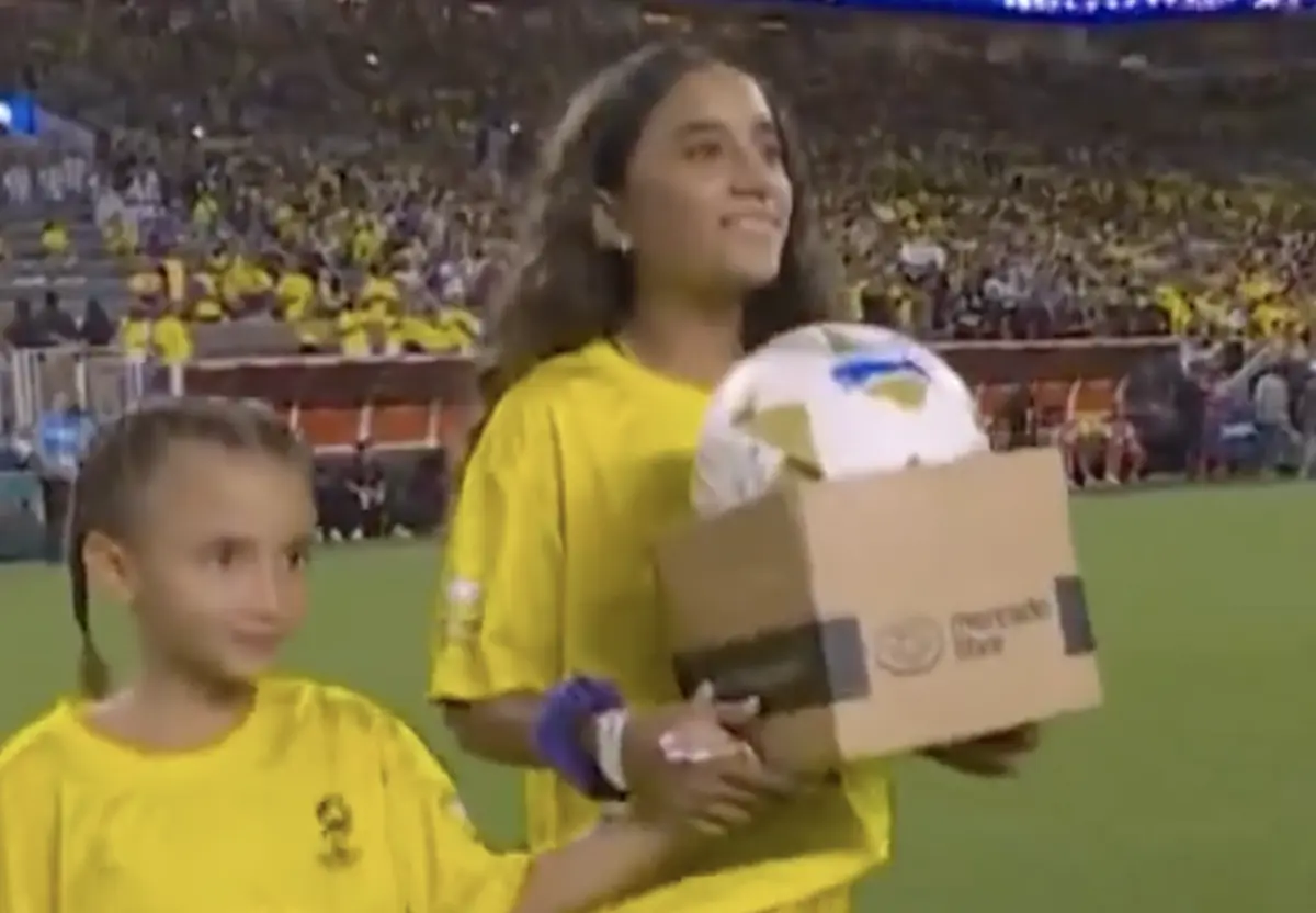 Imagem de contexto do artigo Filhas de Di María levaram a bola para aquele que foi o último jogo do extremo pela Argentina