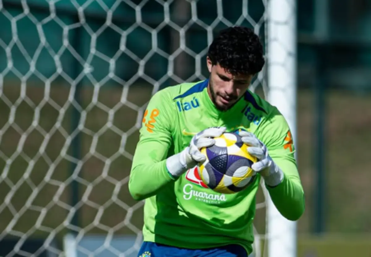 Lucas Furtado (Reprodução: Instagram do guarda-redes)