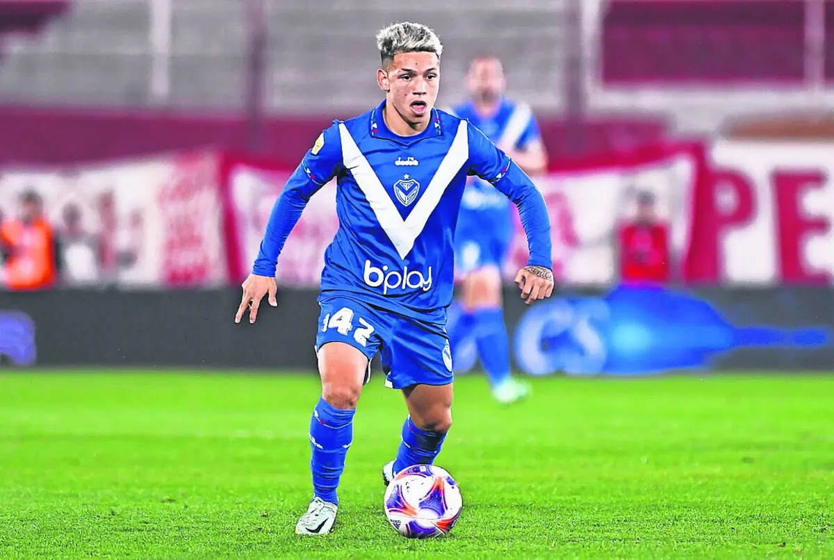 Prestianni com a camisola do Vélez (Créditos: Rodrigo Valle/Getty Images)