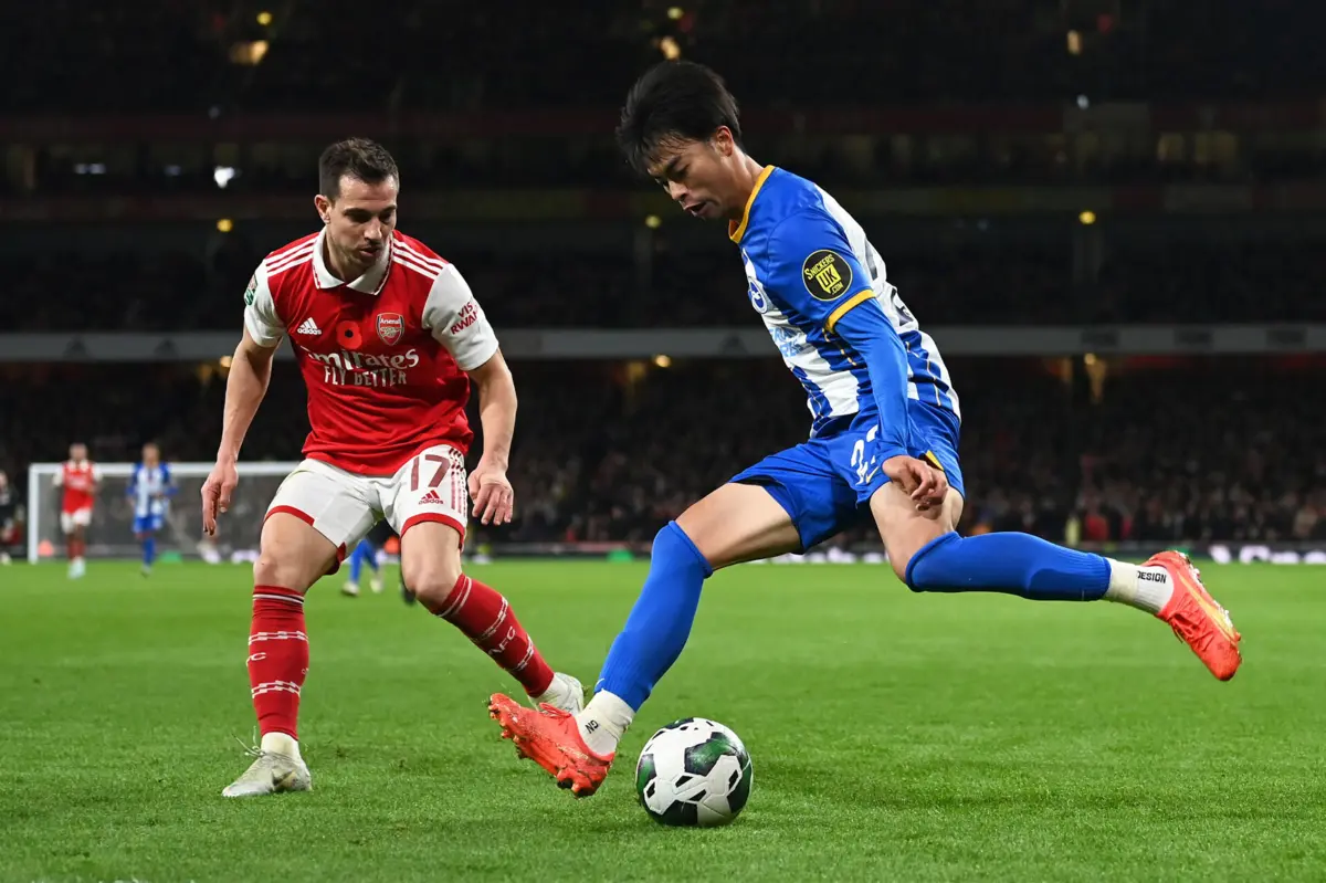 Cédric Soares com a camisola do Arsenal (Créditos: AFP)