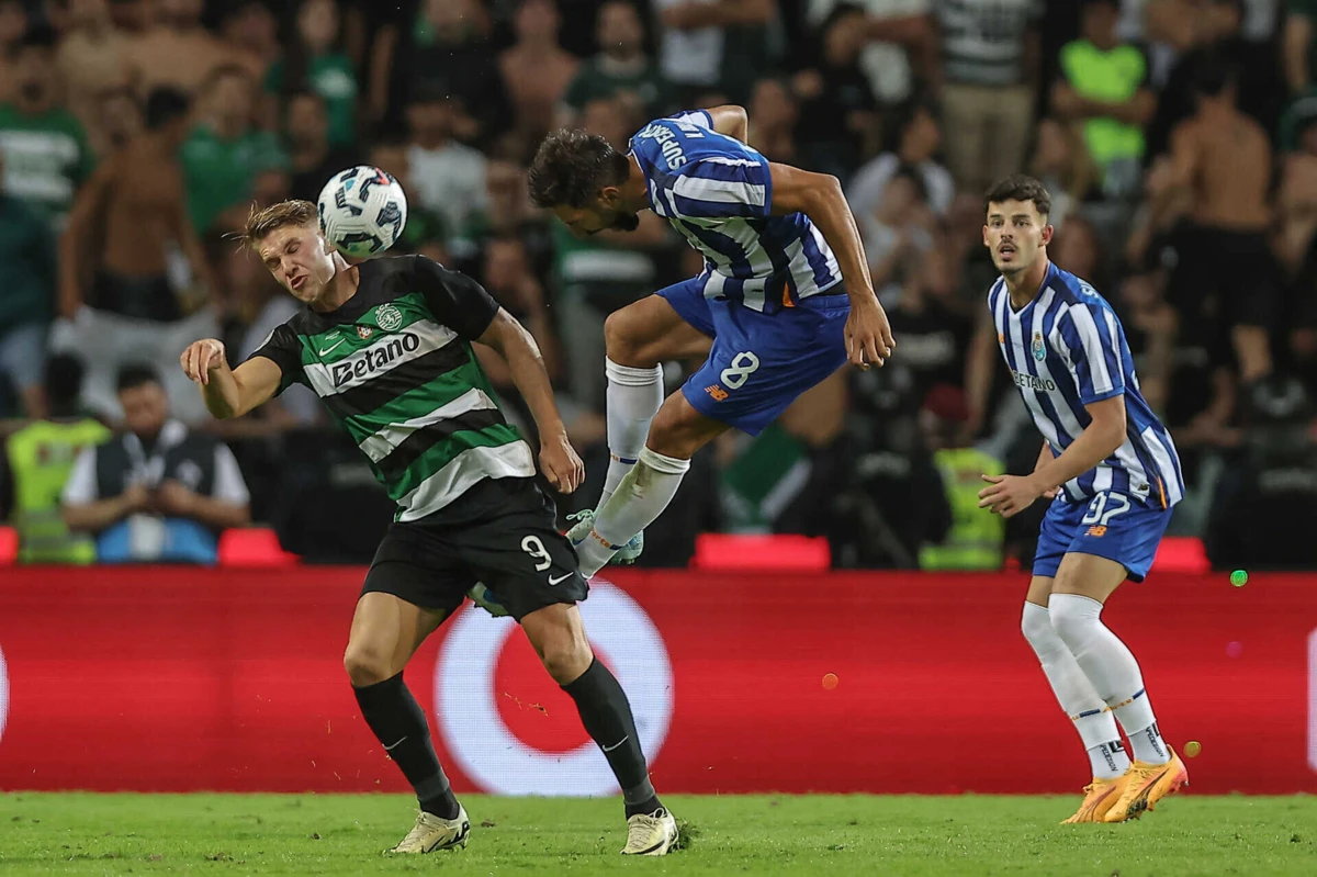 Gyokeres e Grujic (créditos: Miguel Pereira/Global Imagens)