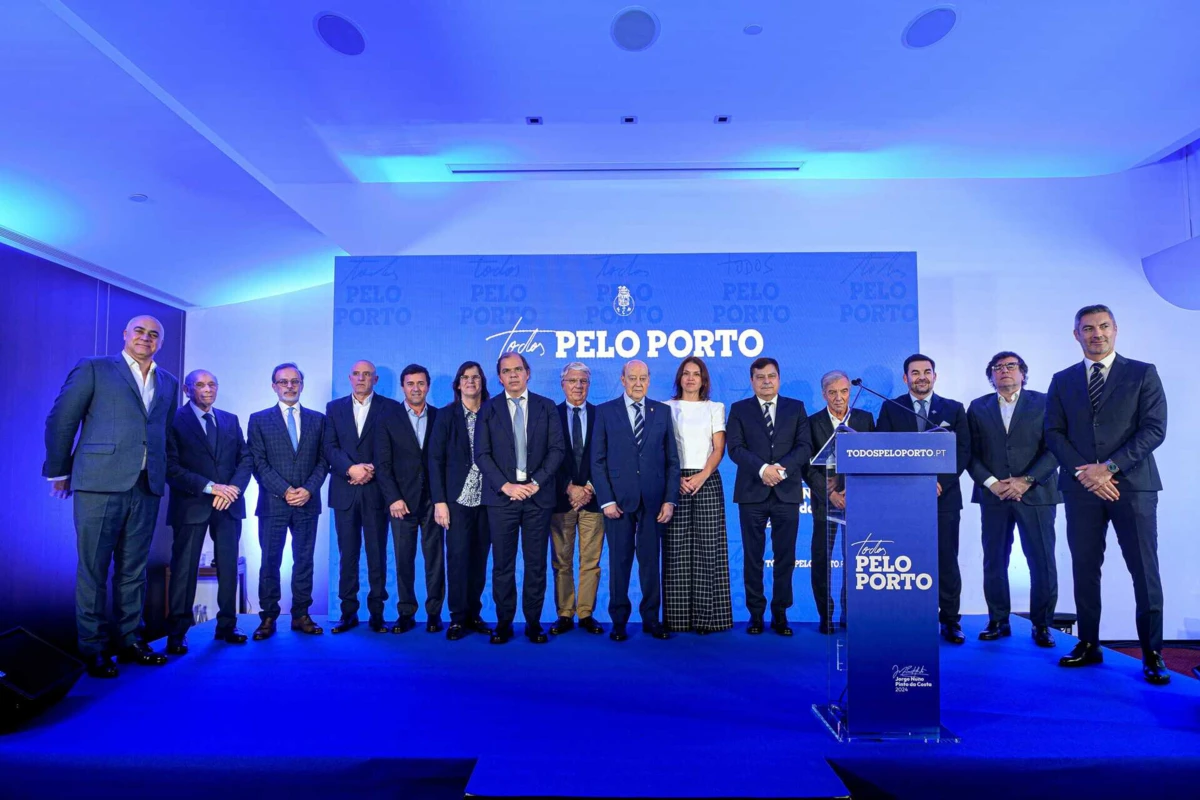 Pinto da Costa na apresentação da lista aos órgãos sociais do FC Porto (Pedro Granadeiro / Global Imagens )
