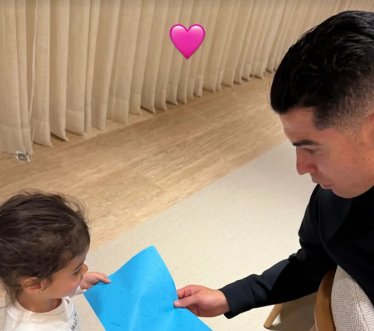 Imagem de contexto do artigo Ronaldo não foi ao estádio e Georgina mostra-o em casa com a filha