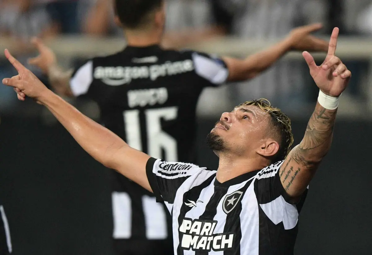 Tiquinho Soares, avançado do Botafogo