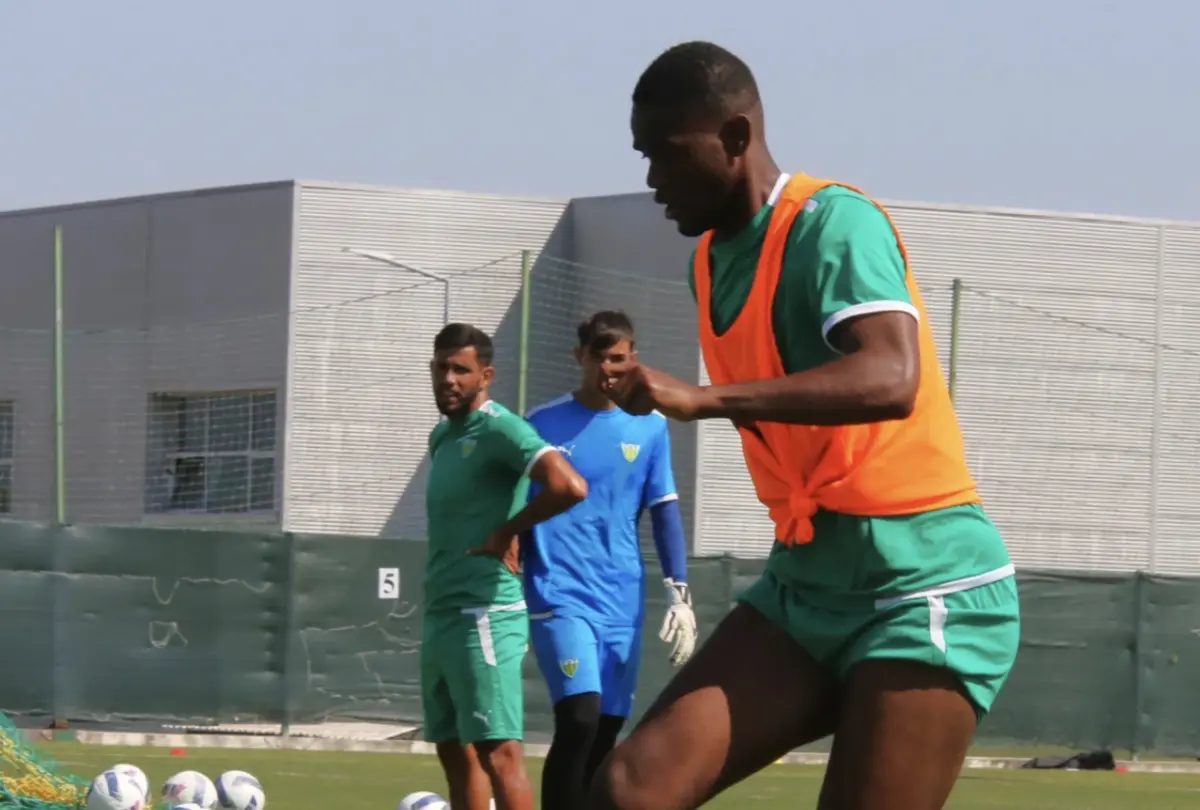 Yaya Sithole (créditos: CD Tondela)