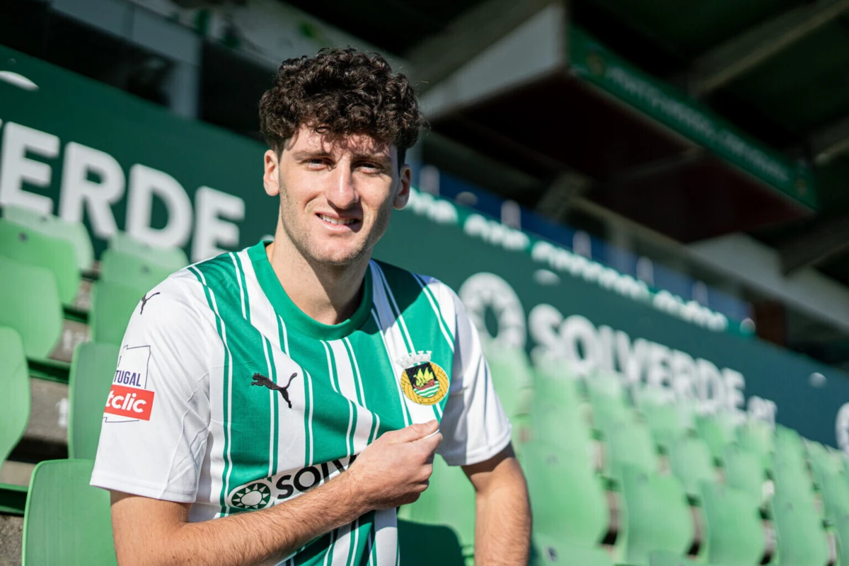 Tanlongo com a camisola do Rio Ave (créditos: Rio Ave FC)