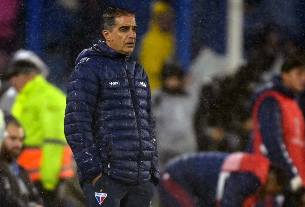 Imagem de contexto do artigo Oficial: Renato Paiva despedido do Fortaleza após dez jogos